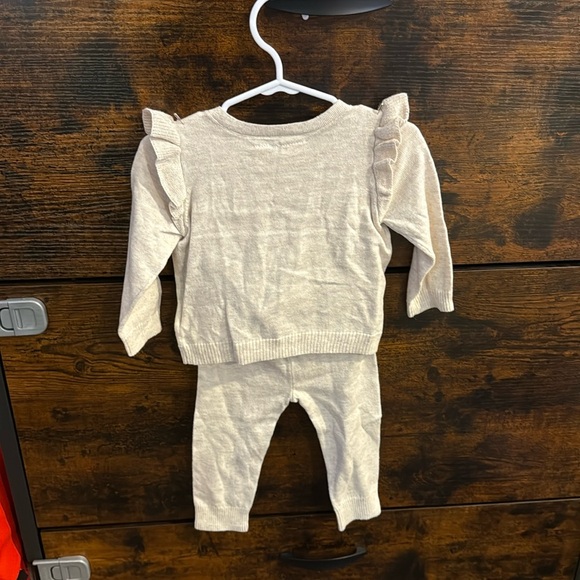 Gap Ruffle Set - Picture 2 of 2